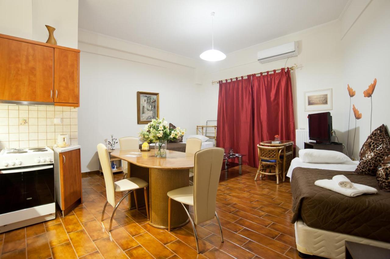 Athina Apartment Delfi Esterno foto